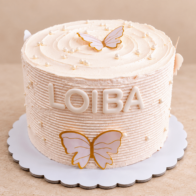Tarta infantil de mariposas en tonos rosa y blanco para bebé en Ourense
